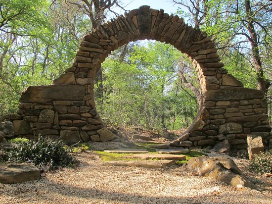 Moon_Gate.jpg Moon_Gate.jpg