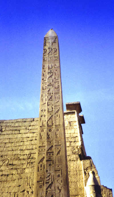 Luxor_Temple_Obelisk.jpg Luxor_Temple_Obelisk.jpg